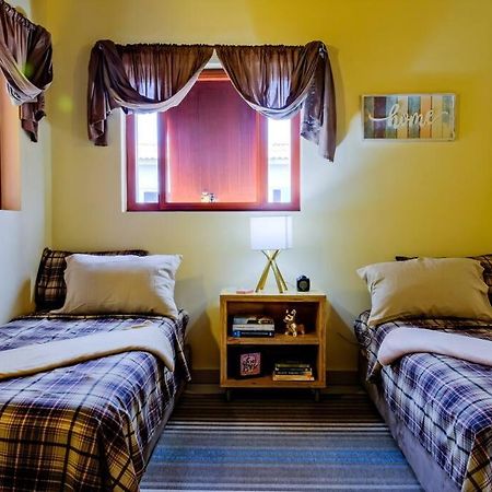 Iona'S Home: Vibrant 2Bedroom Home Near Виллемстад Экстерьер фото
