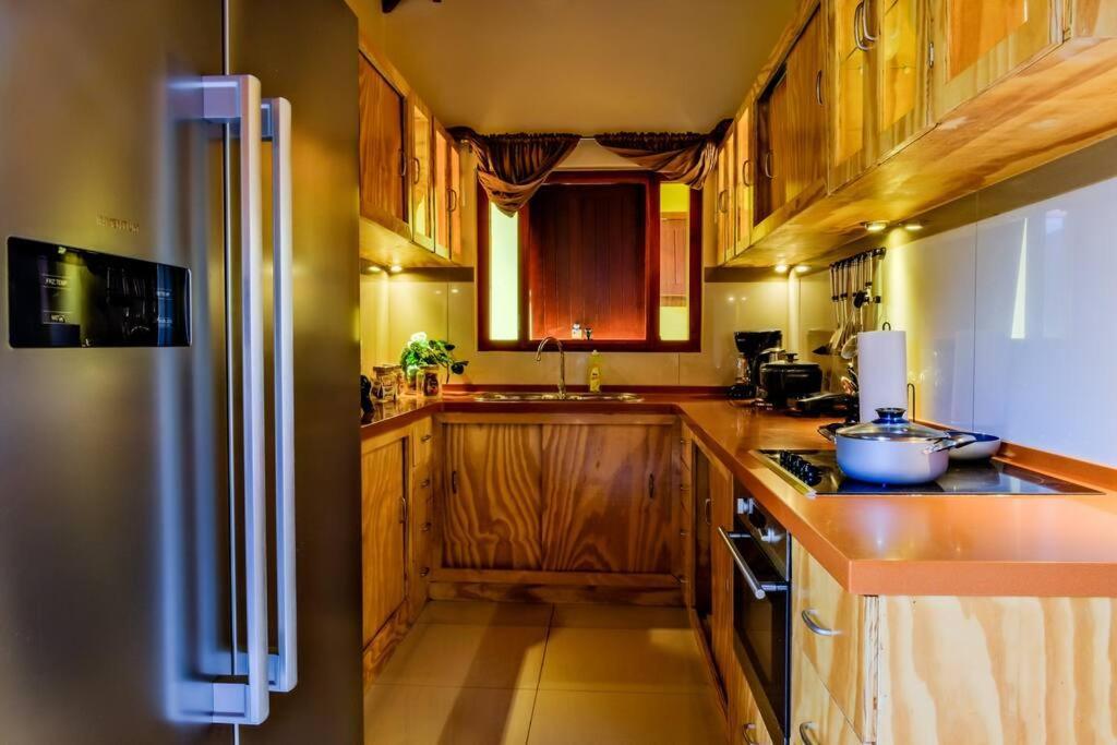 Iona'S Home: Vibrant 2Bedroom Home Near Виллемстад Экстерьер фото