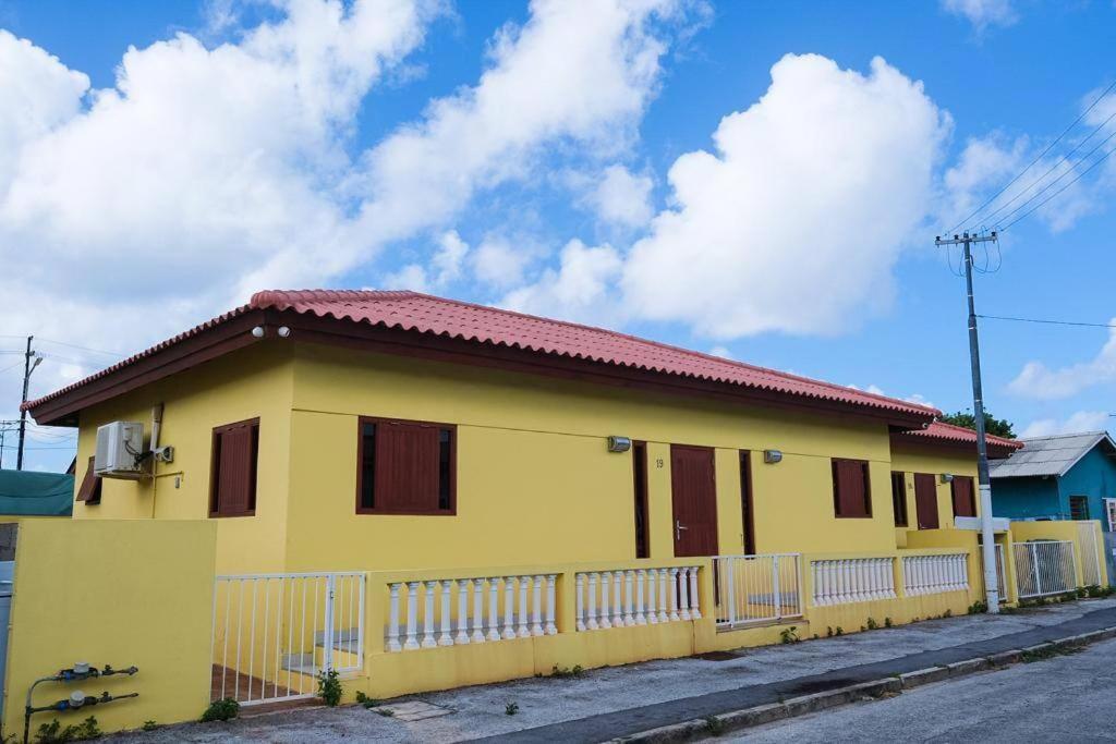 Iona'S Home: Vibrant 2Bedroom Home Near Виллемстад Экстерьер фото